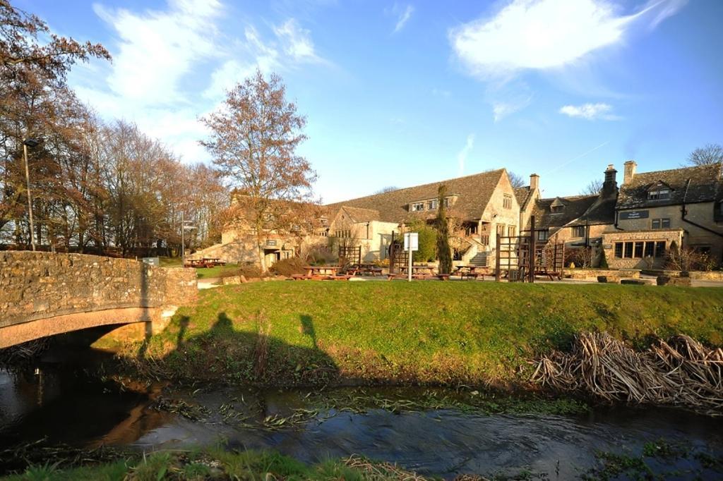 The Frogmill Hotel Shipton  Экстерьер фото